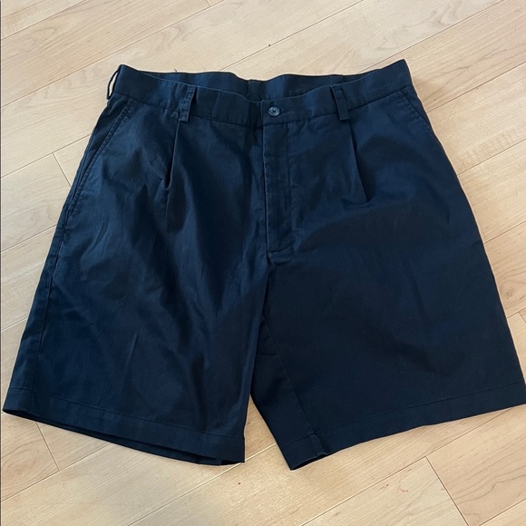 Nike Men's Black Flat Front Shorts size M 34 - Picture 1 of 12